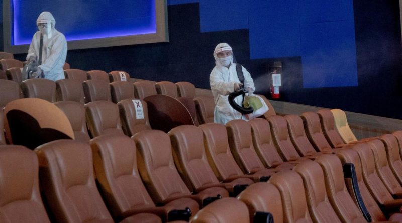 Se aleja la reapertura de cines en China